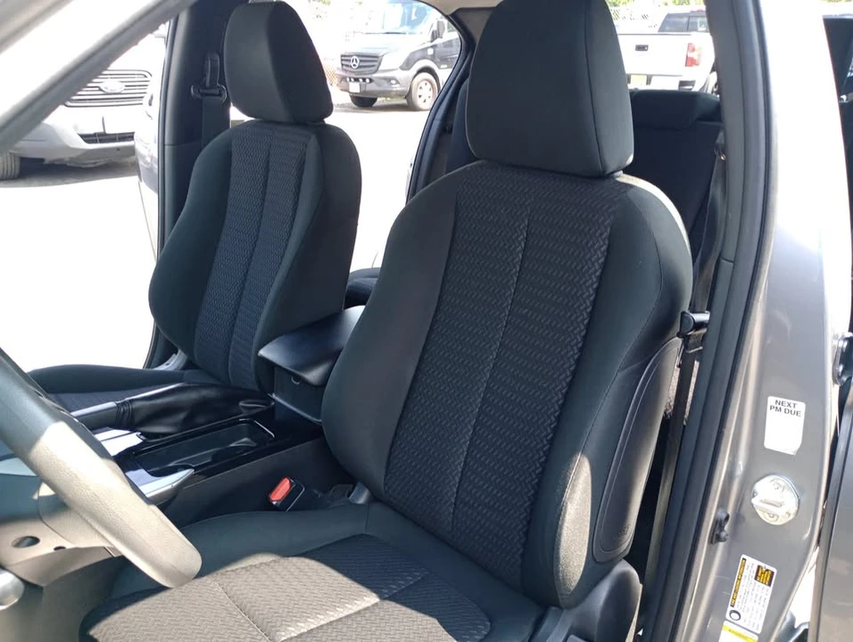 2019 Mitsubishi Eclipse Cross - Image 6 of 17