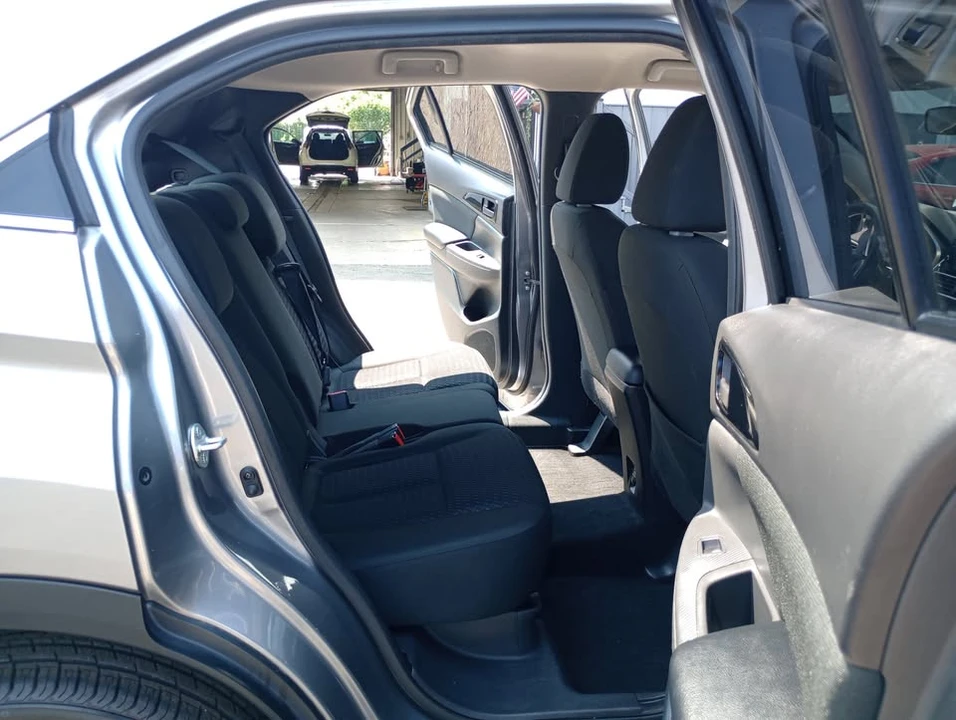 2019 Mitsubishi Eclipse Cross - Image 10 of 17