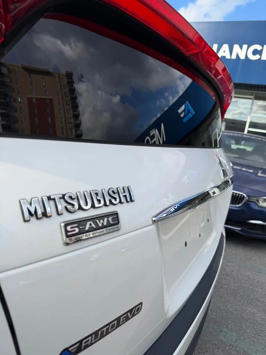 2019 Mitsubishi Eclipse Cross - Image 11 of 17