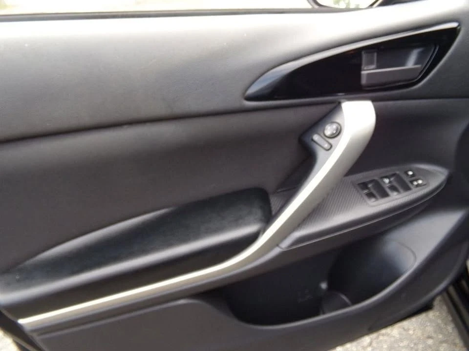 2019 Mitsubishi Eclipse Cross - Image 13 of 19