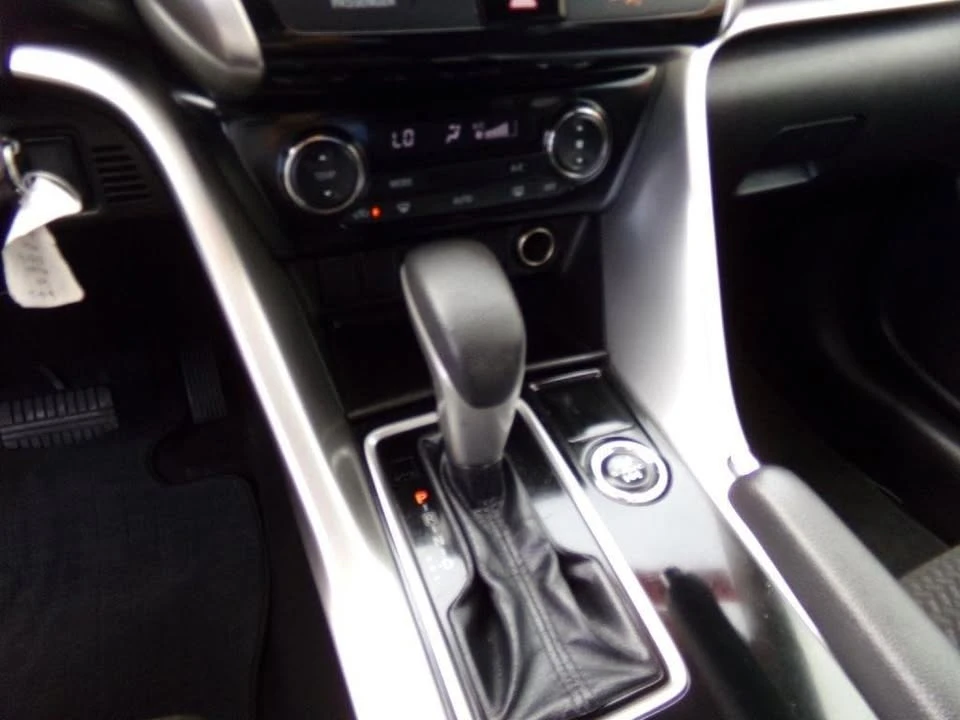 2019 Mitsubishi Eclipse Cross - Image 9 of 19