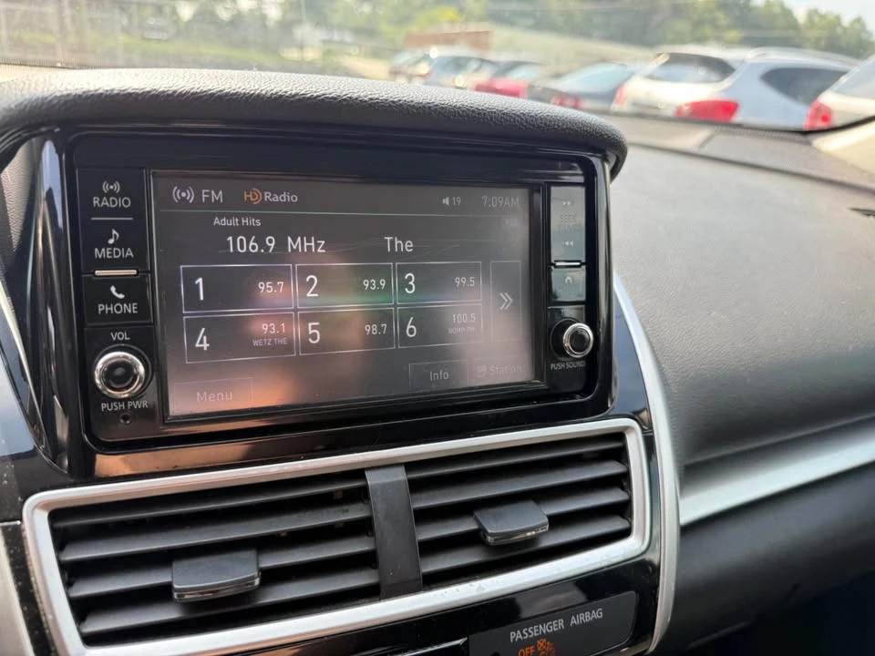 2019 Mitsubishi Eclipse Cross - Image 15 of 19
