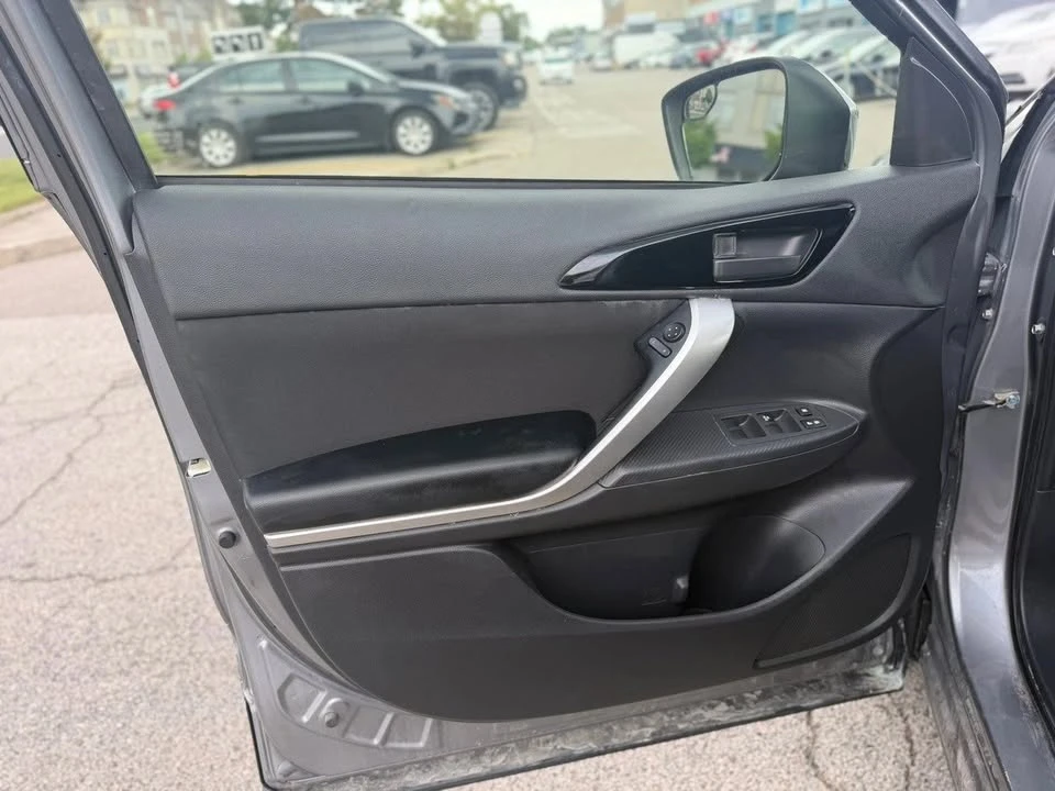2019 Mitsubishi Eclipse Cross - Image 9 of 20