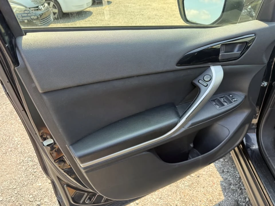 2019 Mitsubishi Eclipse Cross - Image 10 of 19