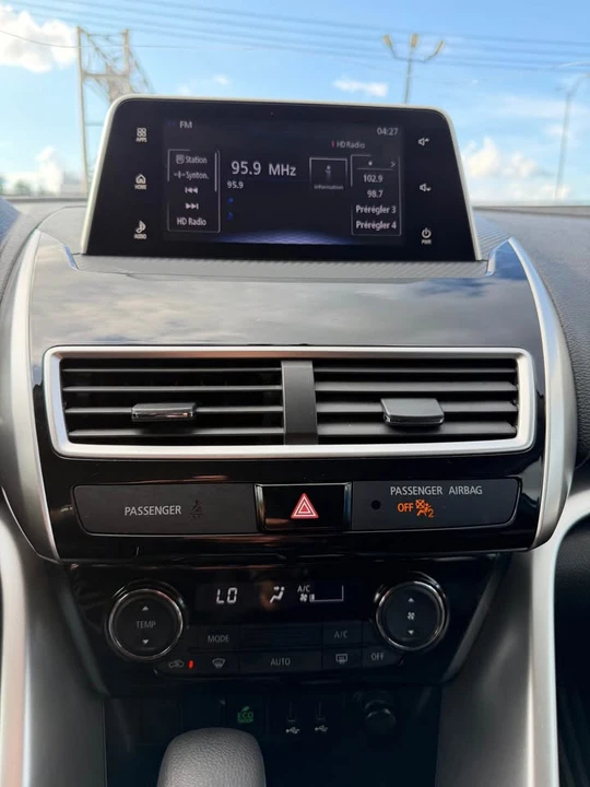 2019 Mitsubishi Eclipse Cross - Image 16 of 17