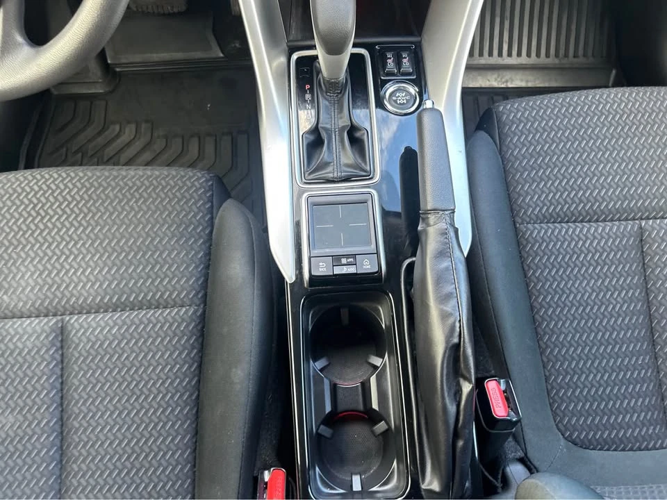 2019 Mitsubishi Eclipse Cross - Image 12 of 19