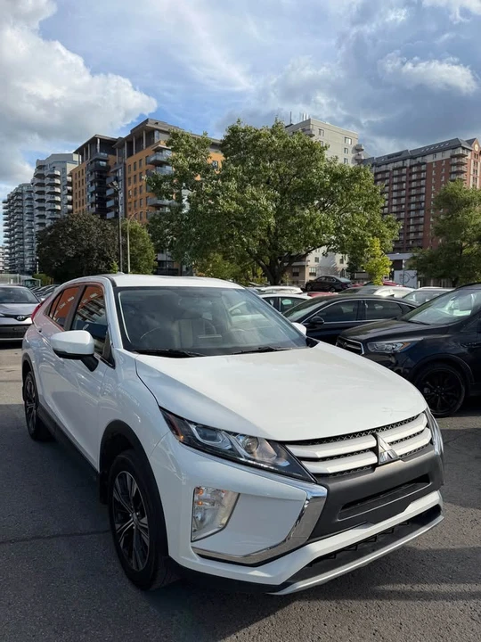 2019 Mitsubishi Eclipse Cross - Image 2 of 17