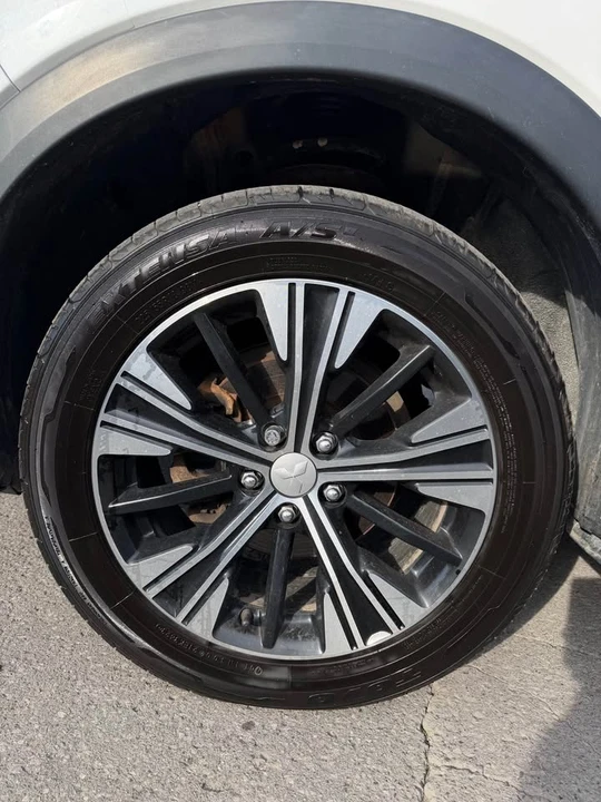 2019 Mitsubishi Eclipse Cross - Image 4 of 17