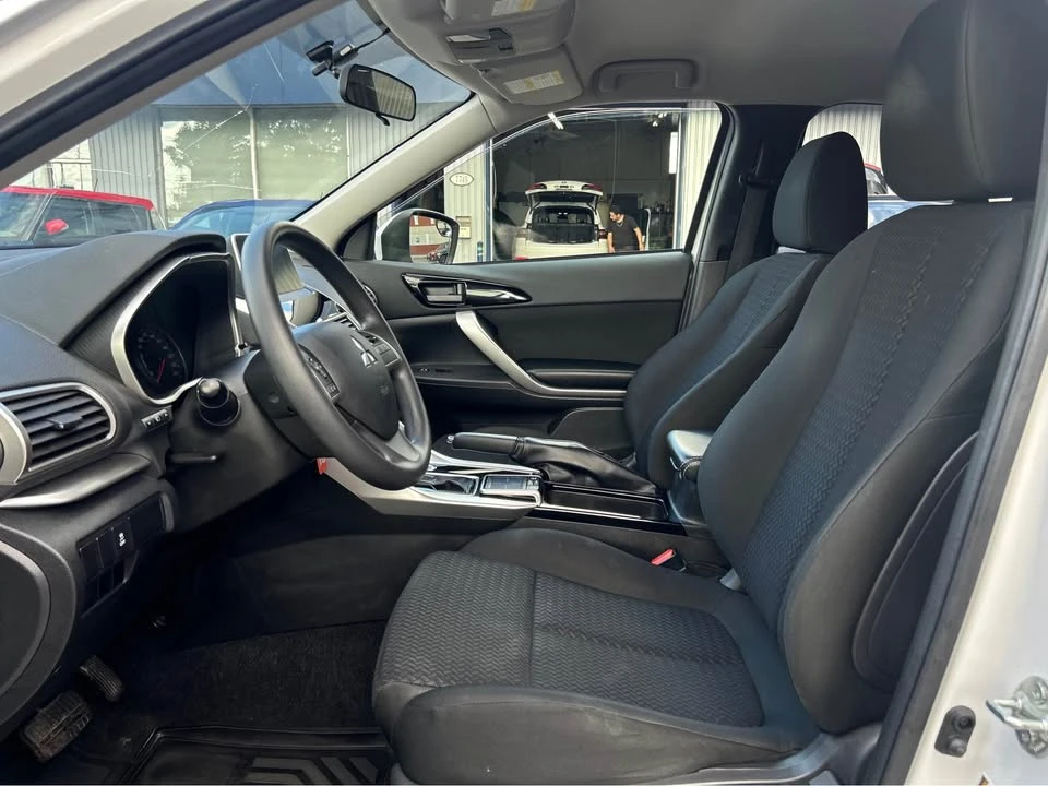 2019 Mitsubishi Eclipse Cross - Image 9 of 19