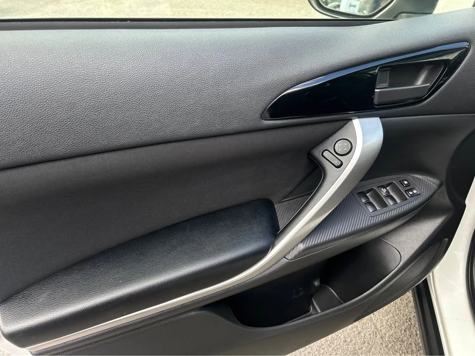 2019 Mitsubishi Eclipse Cross - Image 8 of 19