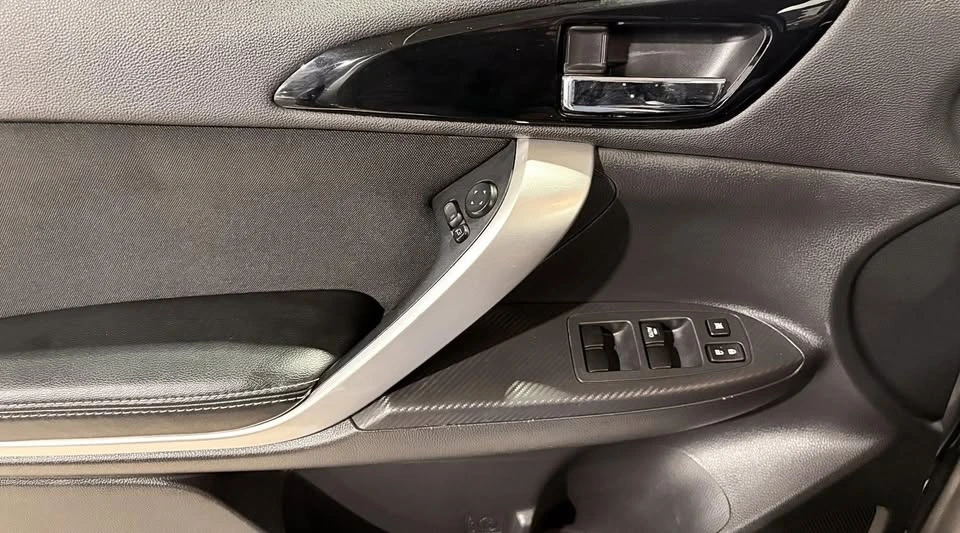 2019 Mitsubishi Eclipse Cross - Image 8 of 14