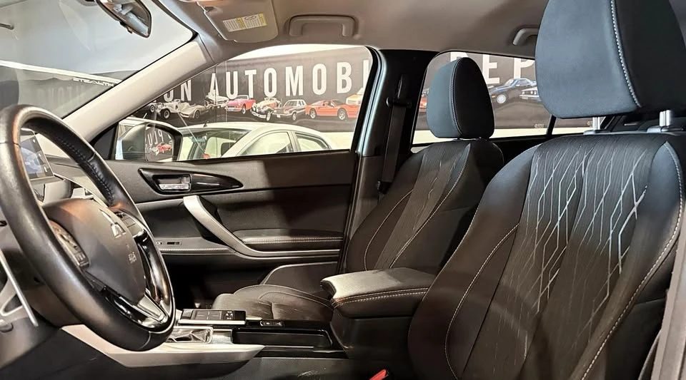 2019 Mitsubishi Eclipse Cross - Image 10 of 14