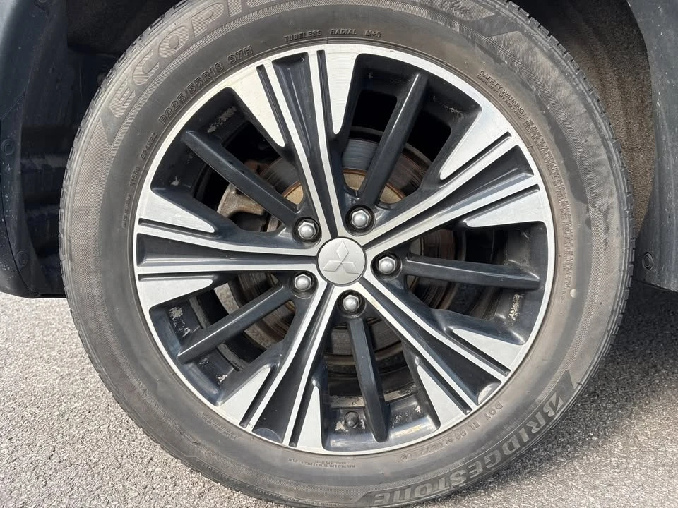 2019 Mitsubishi Eclipse Cross - Image 8 of 15