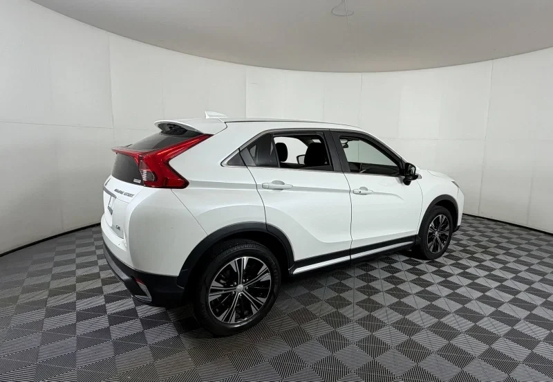 2019 Mitsubishi Eclipse Cross - Image 4 of 14