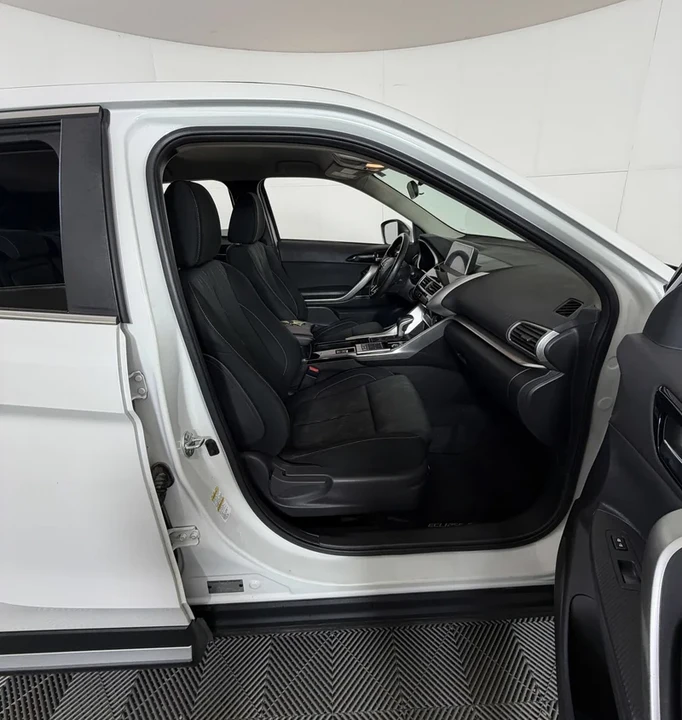 2019 Mitsubishi Eclipse Cross - Image 5 of 14