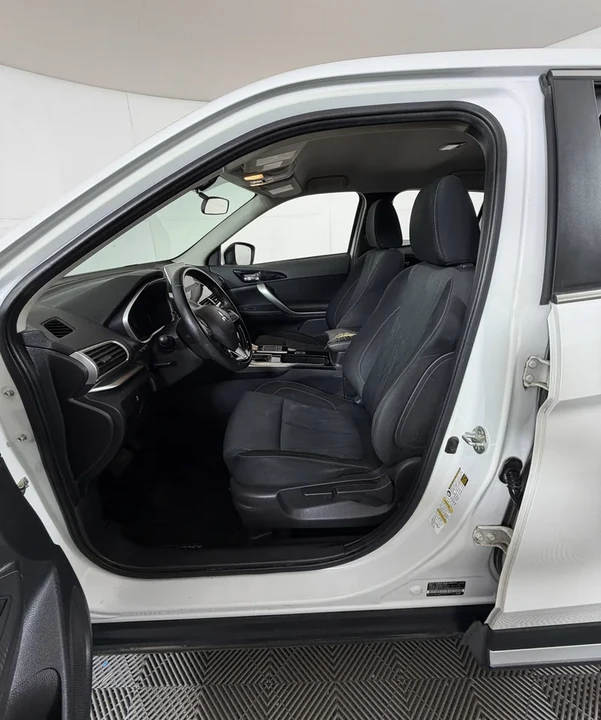 2019 Mitsubishi Eclipse Cross - Image 9 of 14