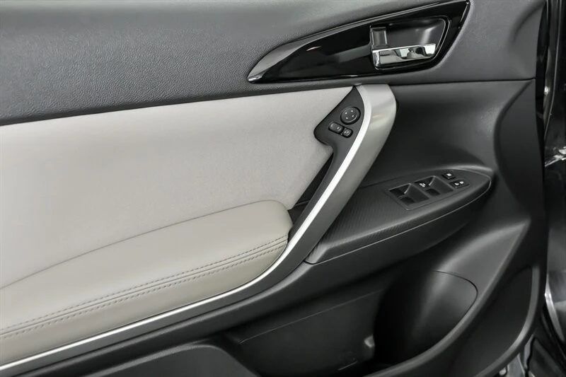 2019 Mitsubishi Eclipse Cross - Image 15 of 31