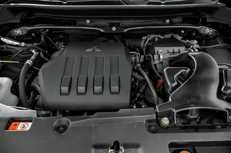 2019 Mitsubishi Eclipse Cross - Image 14 of 31