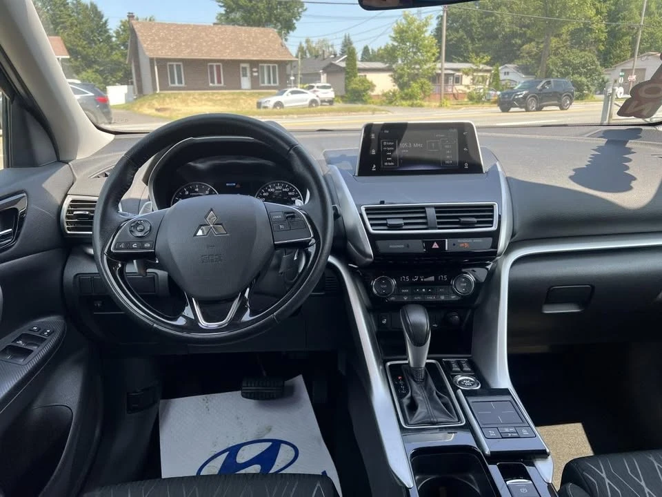 2019 Mitsubishi Eclipse Cross - Image 2 of 20