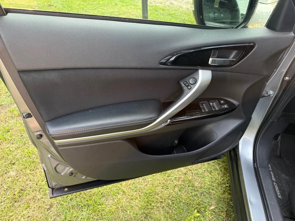2019 Mitsubishi Eclipse Cross - Image 6 of 16