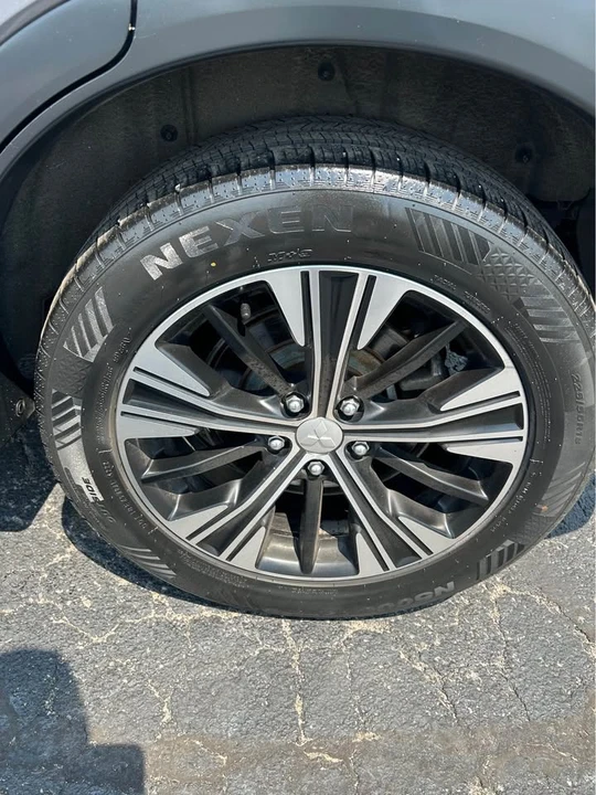 2019 Mitsubishi Eclipse Cross - Image 7 of 12