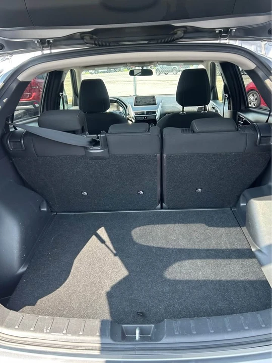 2019 Mitsubishi Eclipse Cross - Image 8 of 12