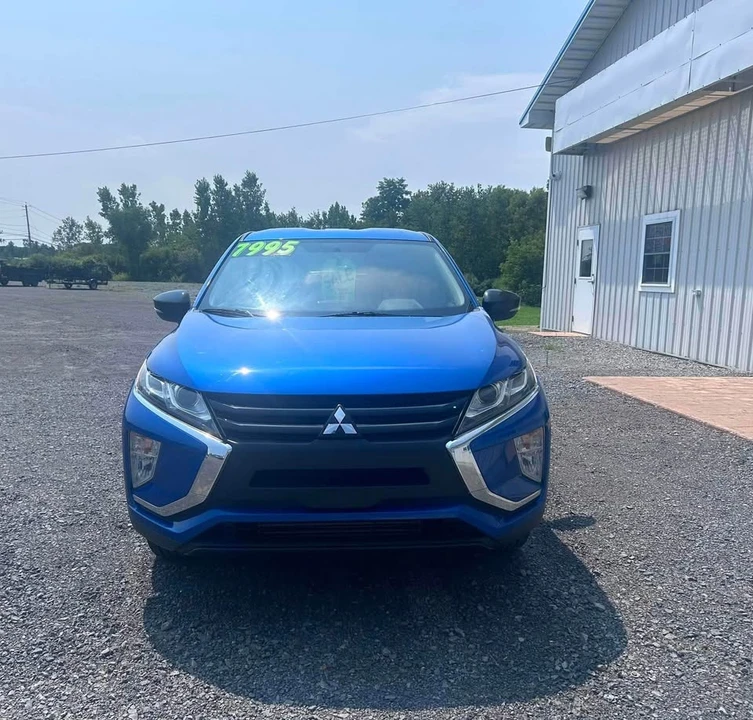 2019 Mitsubishi Eclipse Cross - Image 2 of 15