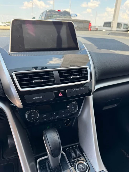 2019 Mitsubishi Eclipse Cross - Image 8 of 13