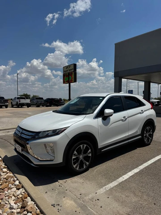 2019 Mitsubishi Eclipse Cross - Image 2 of 13