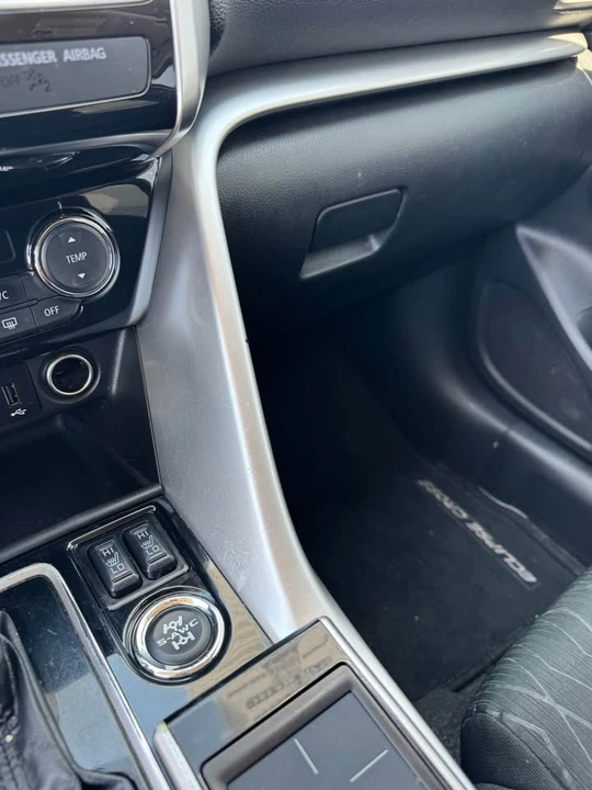 2019 Mitsubishi Eclipse Cross - Image 9 of 13