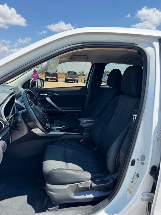 2019 Mitsubishi Eclipse Cross - Image 4 of 13