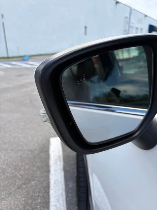 2019 Mitsubishi Eclipse Cross - Image 9 of 20