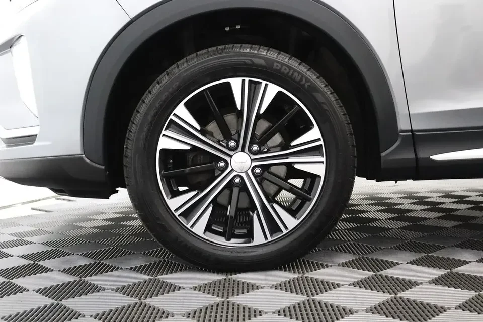2019 Mitsubishi Eclipse Cross - Image 6 of 17