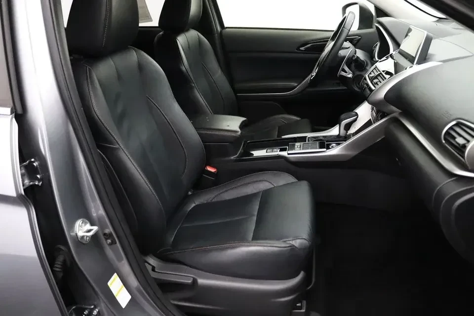 2019 Mitsubishi Eclipse Cross - Image 8 of 17