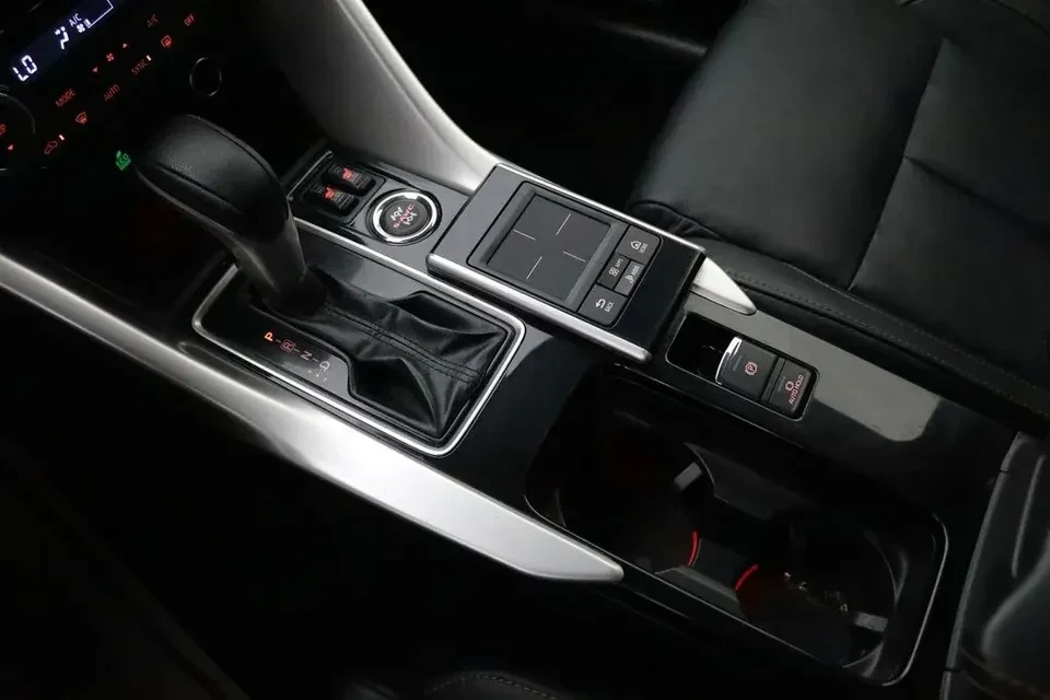 2019 Mitsubishi Eclipse Cross - Image 14 of 17