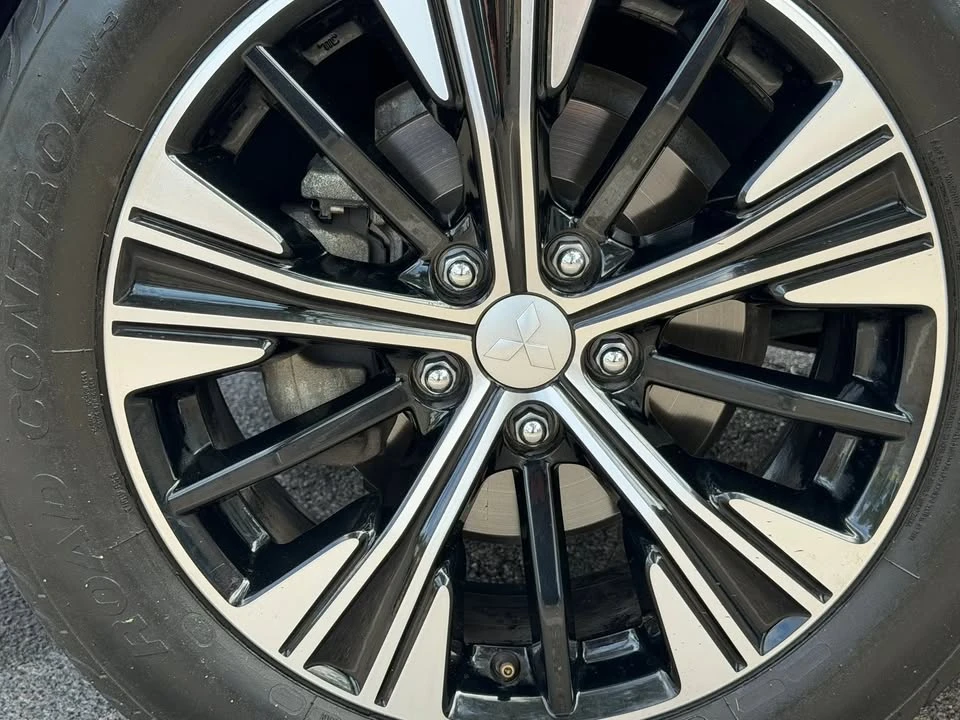 2019 Mitsubishi Eclipse Cross - Image 13 of 20
