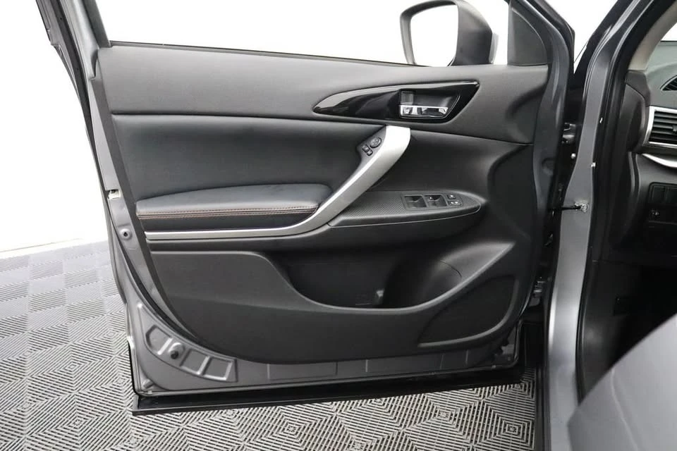 2019 Mitsubishi Eclipse Cross - Image 15 of 20