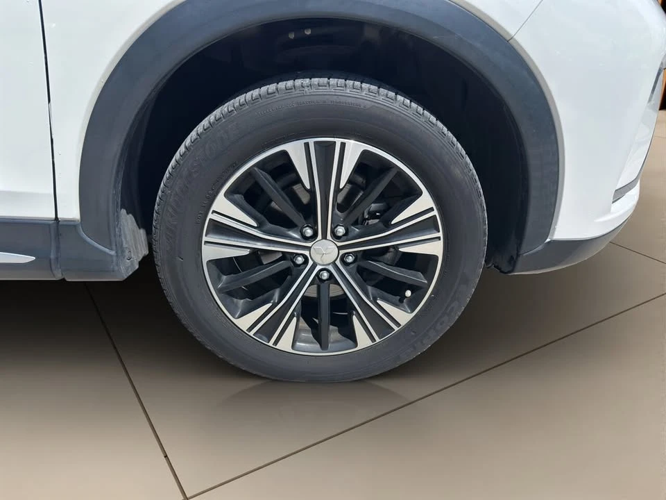 2019 Mitsubishi Eclipse Cross - Image 10 of 20