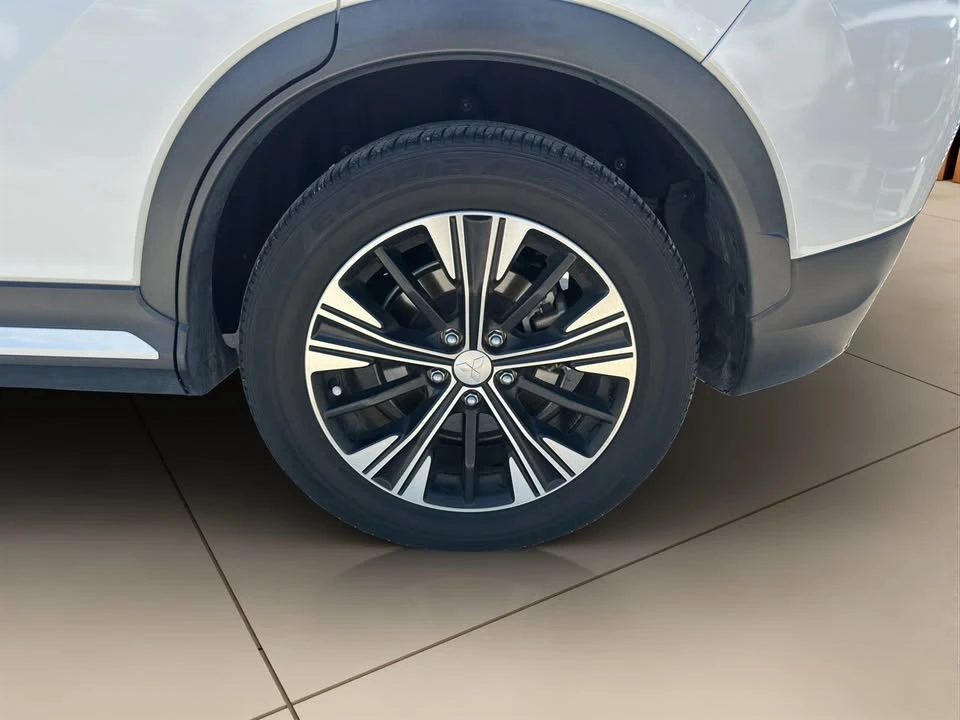 2019 Mitsubishi Eclipse Cross - Image 13 of 20