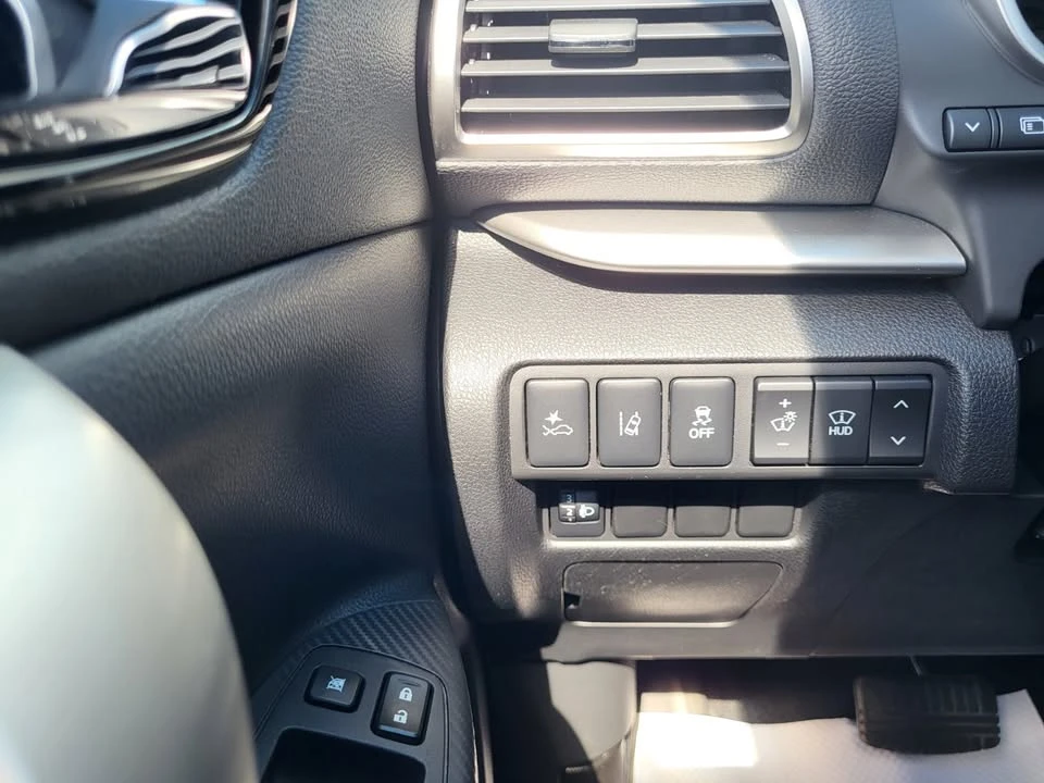 2019 Mitsubishi Eclipse Cross - Image 14 of 19