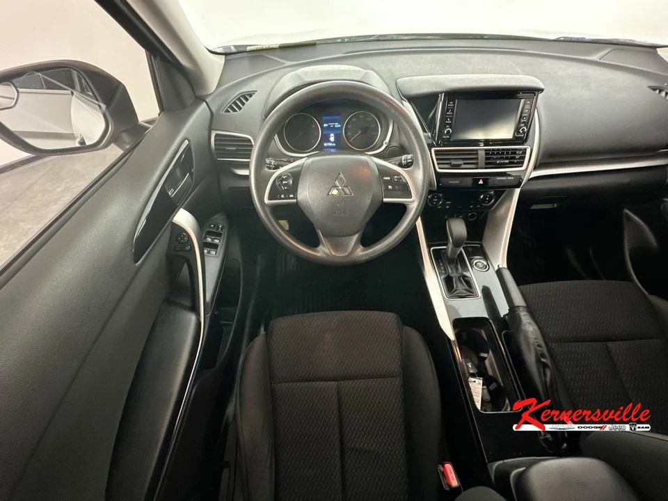 2019 Mitsubishi Eclipse Cross - Image 9 of 24