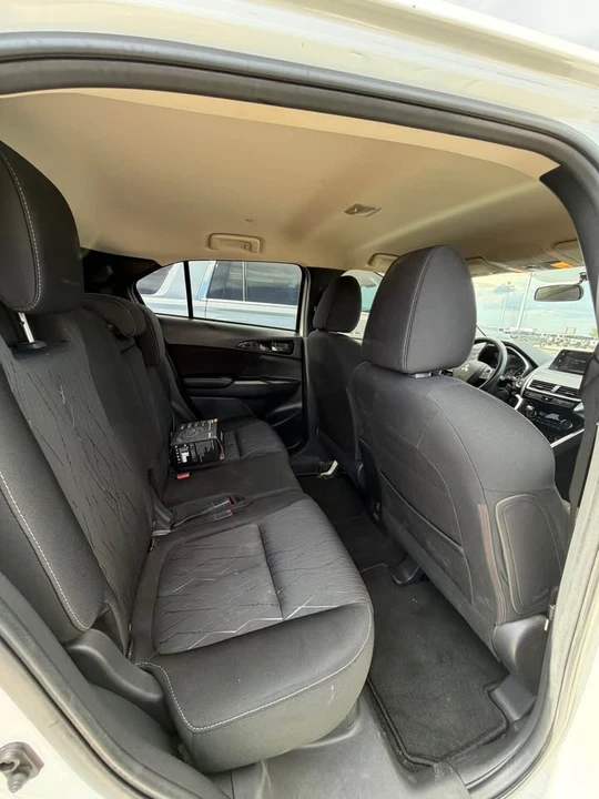 2019 Mitsubishi Eclipse - Image 10 of 12