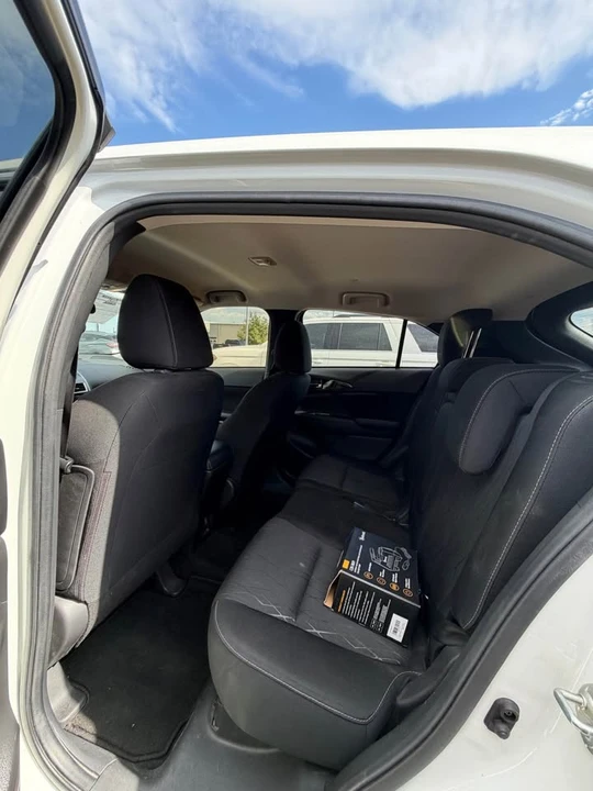 2019 Mitsubishi Eclipse - Image 9 of 12