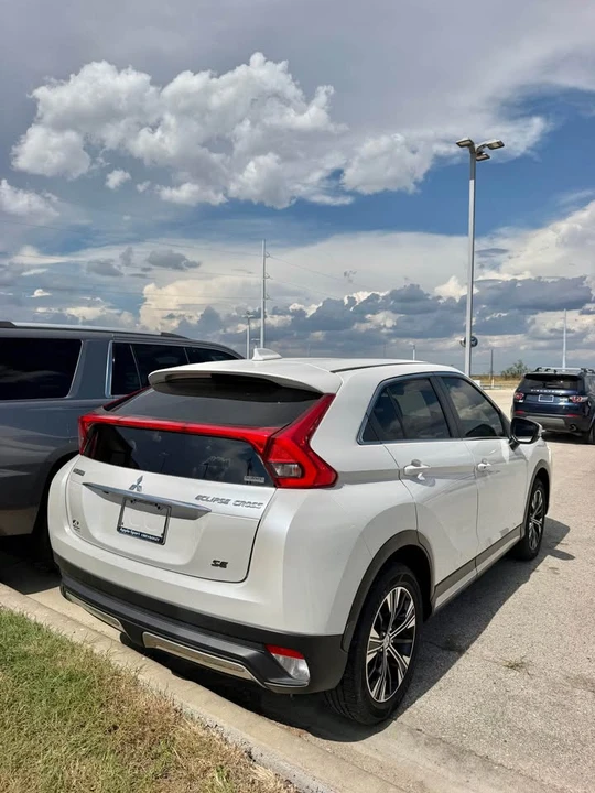 2019 Mitsubishi Eclipse - Image 2 of 12