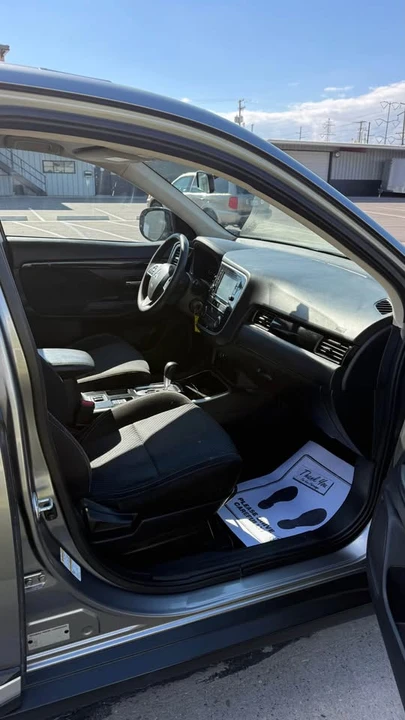 2019 Mitsubishi Outlander - Image 19 of 19