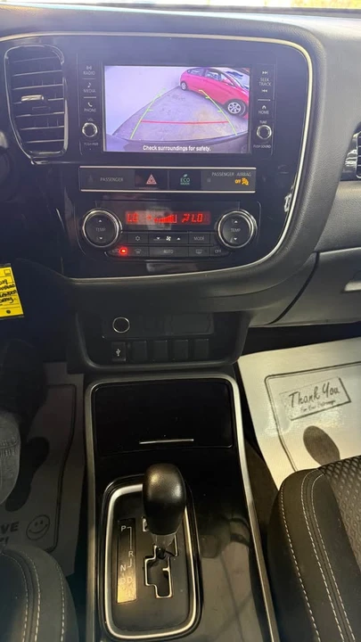 2019 Mitsubishi Outlander - Image 16 of 19