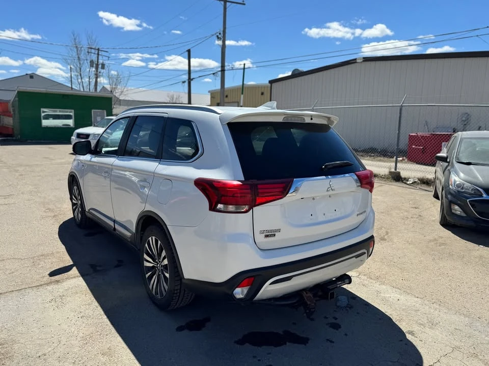 2019 Mitsubishi Outlander - Image 3 of 16
