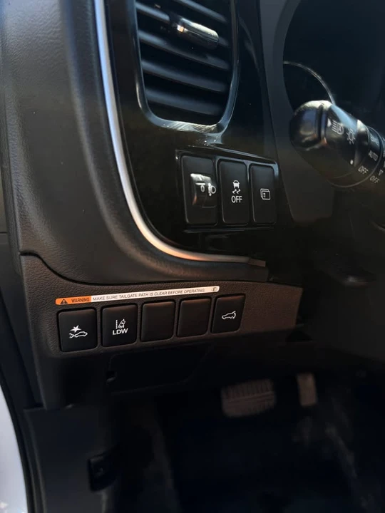 2019 Mitsubishi Outlander - Image 15 of 16