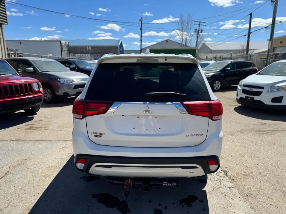 2019 Mitsubishi Outlander - Image 4 of 16