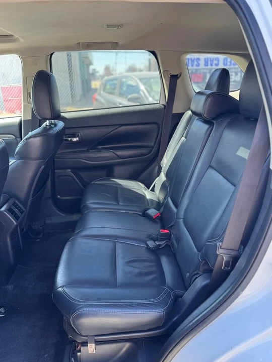 2019 Mitsubishi Outlander - Image 10 of 16